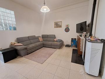 Casa singola centrale con giardino