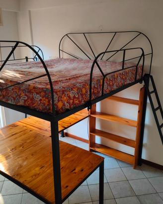 Letto matrimoniale a soppalco in ferro saldato