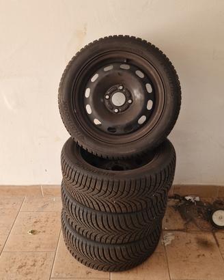 4 gomme invernali Hankook 195/50 R15 con cerchi 4x