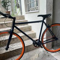 Bicicletta corsa scatto fisso e ruota libera