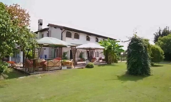 Investimento a Caorle -Due Ville con Parco Privato