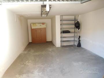 Isola Verde: Garage
