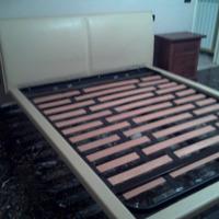 Letto matrimoniale.