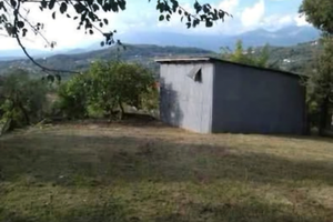 Terreno con locale deposito