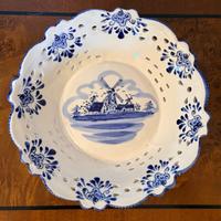 Alzata traforata Blu Delft – Dipinta a mano