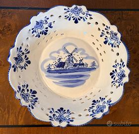 Alzata traforata Blu Delft – Dipinta a mano