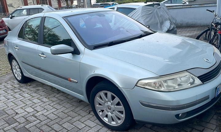 RENAULT
Laguna 1.8 16V cat Initiale 
Cavalli 121
