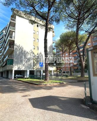 TRILOCALE CON AFFACCIO SUL VERDE E 2 POSTI AUTO