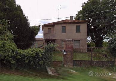 Villa di 241 m² con più di 5 locali e box auto a R