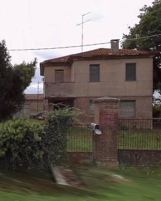 Villa di 241 m² con più di 5 locali e box auto a R