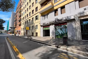 Viale eritrea - locale commerciale con due vetrine