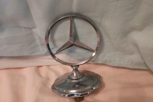 Emblema Mercedes cofano anteriore  Euro 190