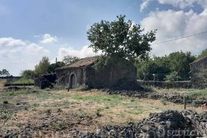 Palmento con 1,3 ettari di terreno a Linguaglossa