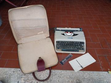 macchina da scrivere portatile anni 60