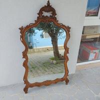 Specchio e cassettiera