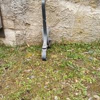 Coppia di paracarri in ferro battuto d'epoca