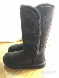 UGG stivali alti autentici con bottoni, n.37