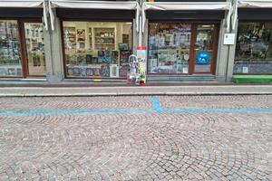 Sondrio ampio locale commerciale con vetrine