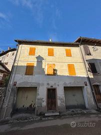 VILLA A SCHIERA A FELTRE