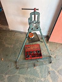 Cavalletto per idraulici con filiere