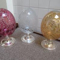 Grandi uova in vetro decorato