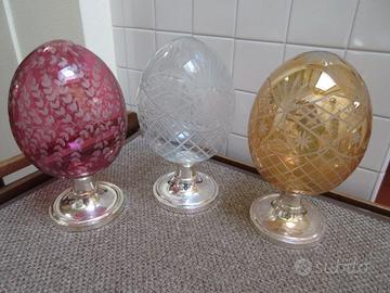 Grandi uova in vetro decorato