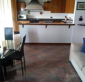 Appartamento di 90 m² con 5 locali e box auto a Se