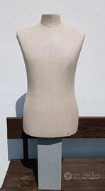 Busto manichino da uomo con piantana