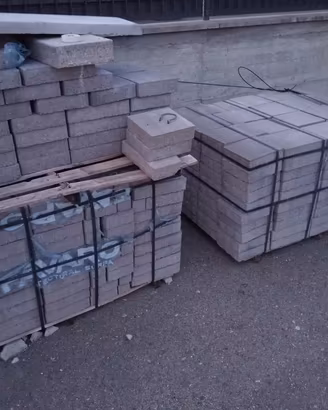 n 2 bancali di autobloccanti 