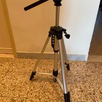 Tre piedi per macchina fotografica o telecamera