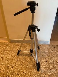 Tre piedi per macchina fotografica o telecamera