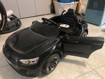 Auto elettrica per bambini modello Audi RS E-Tron