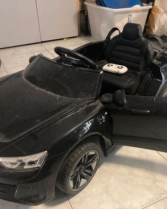 Auto elettrica per bambini modello Audi RS E-Tron