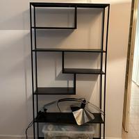Libreria sottile in ferro