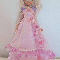 Bambola Winx Flora "Principesse del regno" 2007