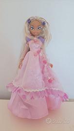 Bambola Winx Flora "Principesse del regno" 2007