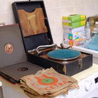 DOMINA GRAMMOFONO PORTATILE  FINE ANNI 20