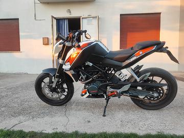 KTM Duke 125 2016-16000 km bollo revisione pagati 