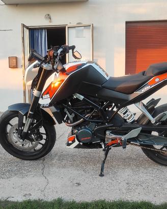 KTM Duke 125 2016-16000 km bollo revisione pagati 