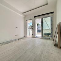 Bilocale con corte esterna a 350 m dal mare