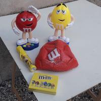 2 dispenser m&ms carte da gioco  pallone torcia