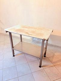 Tavolo con piano in Teflon e doppio ripiano