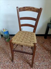4 sedie in legno massello con sedute di paglia
