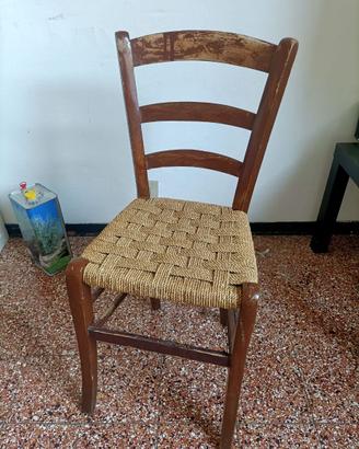 4 sedie in legno massello con sedute di paglia