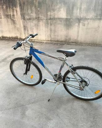 bicicletta nuova  Atala stratos s in alluminio 