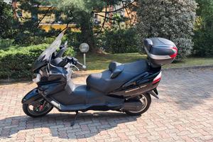 Suzuki Burgman 650 executive.