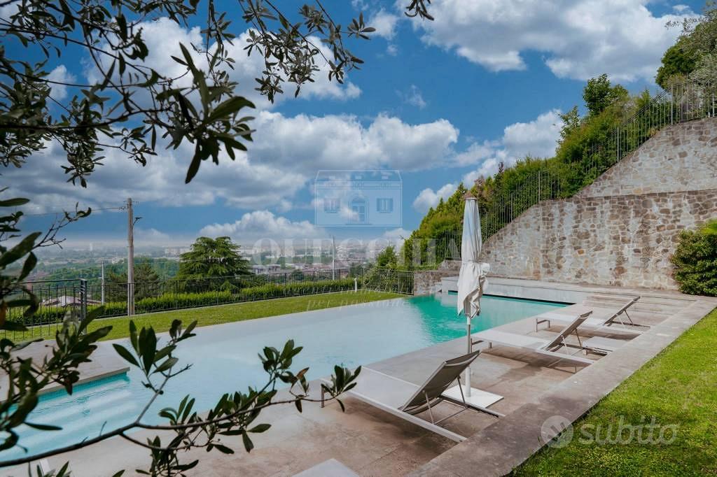 Villa di 687 m² con più di 5 locali e box auto dop