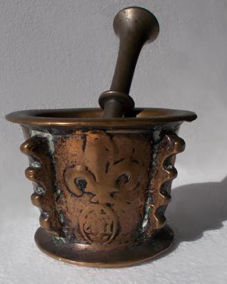 Antico mortaio da speziale con pestello