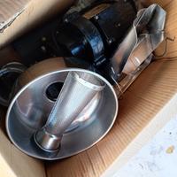 Macchina per passata pomodoro e cellulare