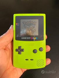 Game boy color verde con gioco pokemon